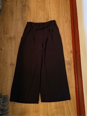 Lululemon Wide Leg Tie-Waist crop Pants in Black